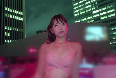 A beautiful woman who is completely in love and is excited gives a super fast blowjob with perfect service! Be careful not to